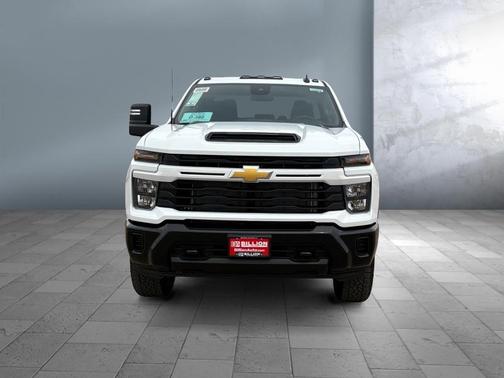 Summit White 2026 Chevrolet Silverado 2500 Custom