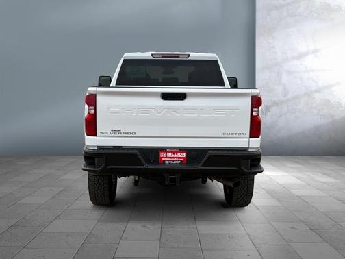 Summit White 2026 Chevrolet Silverado 2500 Custom