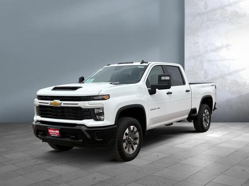 Summit White 2026 Chevrolet Silverado 2500 Custom