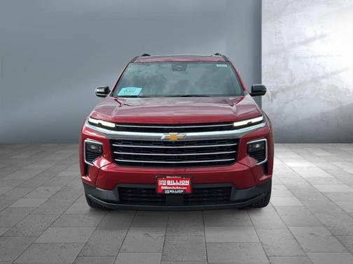 Radiant Red Tintcoat 2026 Chevrolet Traverse LT