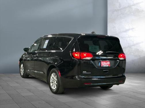 2023 Chrysler Voyager LX