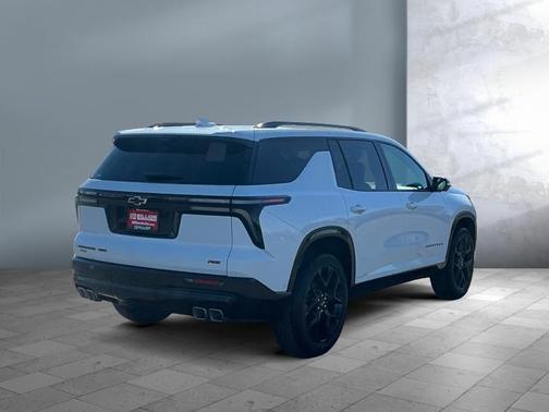 Polar White Tricoat 2026 Chevrolet Traverse RS