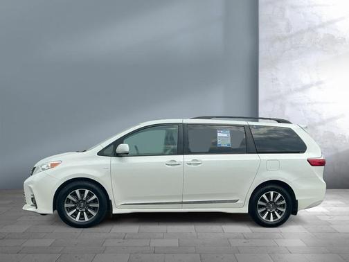 2020 Toyota Sienna XLE Premium
