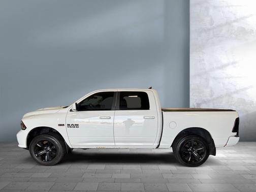 2017 RAM 1500 Night Crew Cab 4x4 5'7' Box