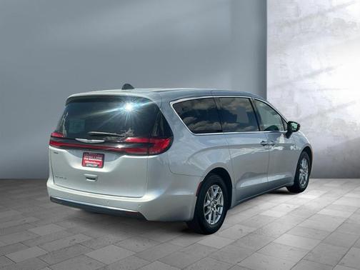 Silver Mist Clearcoat 2024 Chrysler Pacifica Touring L