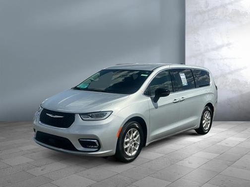 Silver Mist Clearcoat 2024 Chrysler Pacifica Touring L
