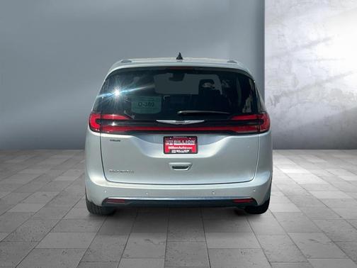 Silver Mist Clearcoat 2024 Chrysler Pacifica Touring L