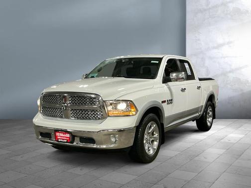 Bright White Clearcoat 2018 RAM 1500 Laramie