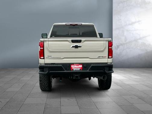 White Sands 2026 Chevrolet Silverado 2500 Crew Cab, Standard Bed, XR2, 4WD