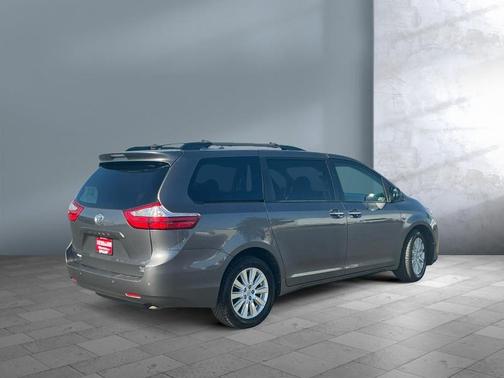 2017 Toyota Sienna XLE