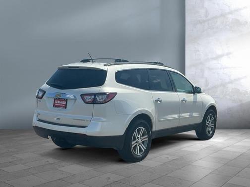 White Diamond Tricoat 2015 Chevrolet Traverse 2LT