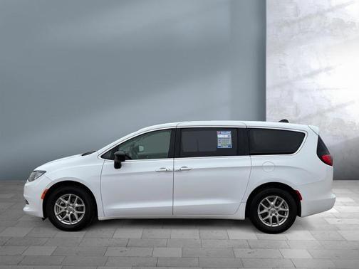 2024 Chrysler Voyager LX