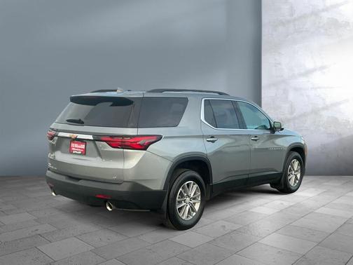 Sterling Gray Metallic 2023 Chevrolet Traverse LT Cloth