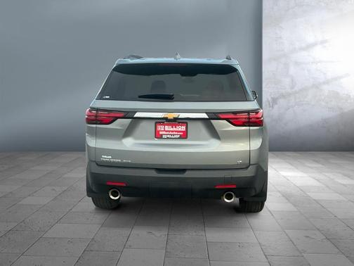 Sterling Gray Metallic 2023 Chevrolet Traverse LT Cloth