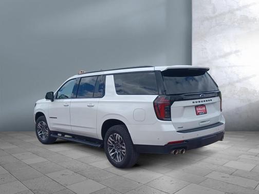 Iridescent Pearl Tricoat 2025 Chevrolet Suburban 4WD Z71