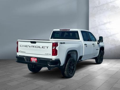 Summit White 2026 Chevrolet Silverado 2500 Custom