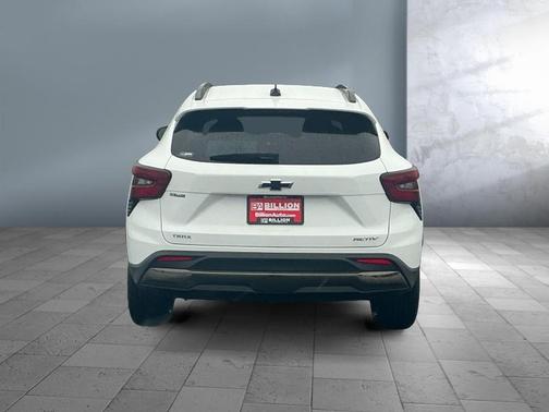 Summit White 2026 Chevrolet Trax FWD ACTIV