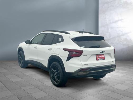 Summit White 2026 Chevrolet Trax FWD ACTIV
