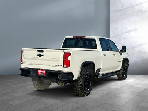 Summit White 2026 Chevrolet Silverado 2500 Crew Cab, Standard Bed, XR2, 4WD