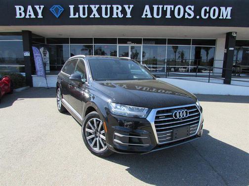 Orca Black Metallic 2017 Audi Q7 3.0T Premium