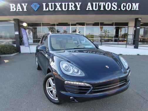 Dark Blue Metallic 2013 Porsche Cayenne Cayenne