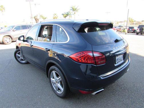 Dark Blue Metallic 2013 Porsche Cayenne Cayenne