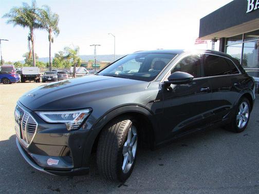 Manhattan Gray Metallic 2019 Audi e-tron Premium Plus