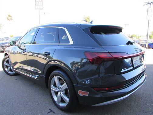 Manhattan Gray Metallic 2019 Audi e-tron Premium Plus