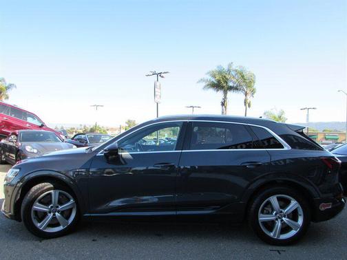 Manhattan Gray Metallic 2019 Audi e-tron Premium Plus