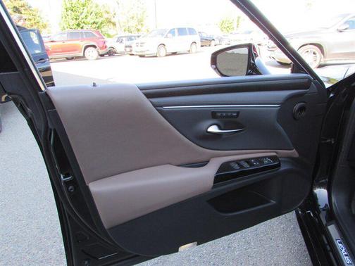 Caviar 2025 Lexus ES 300h Base