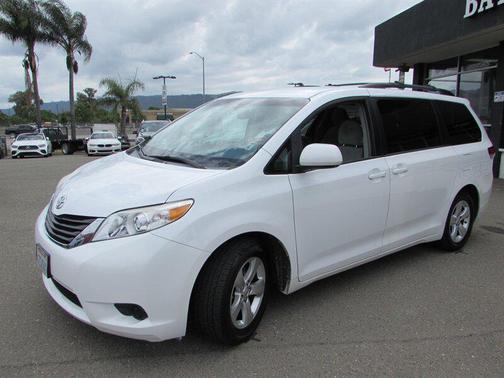 Super White 2013 Toyota Sienna LE