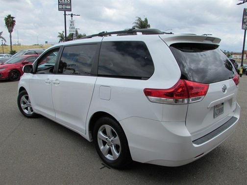 Super White 2013 Toyota Sienna LE