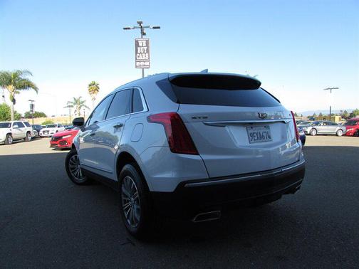 Crystal White Tricoat 2019 Cadillac XT5 Luxury