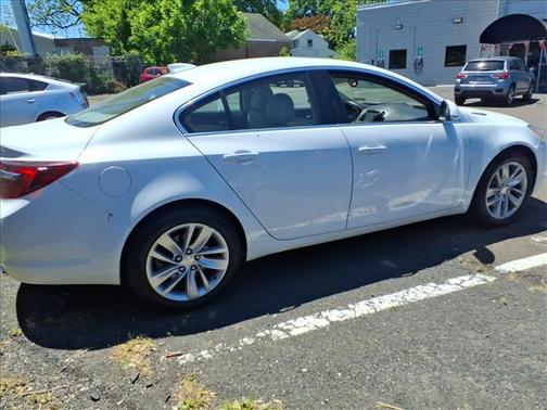 Summit White 2017 Buick Regal Turbo Premium II