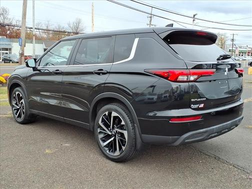 2023 Mitsubishi Outlander SE