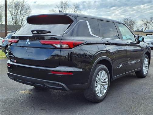 2024 Mitsubishi Outlander ES