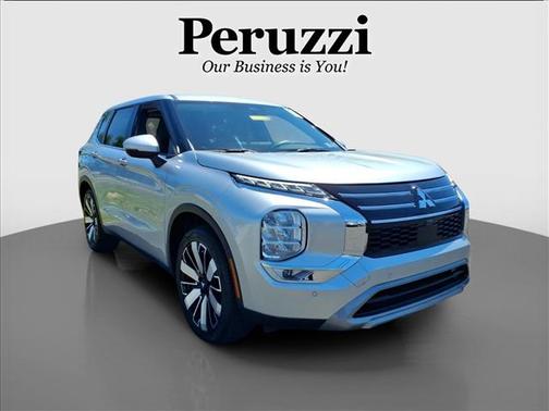 Gray 2025 Mitsubishi Outlander SE