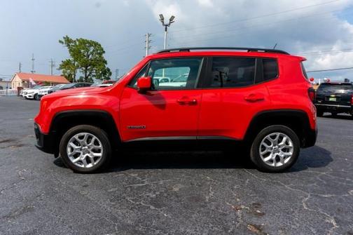 Photo 2 of 25 of 2017 Jeep Renegade Latitude