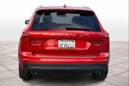 2020 Volvo XC60 T5 Momentum