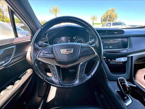 Crystal White Tricoat 2019 Cadillac XT5 Platinum