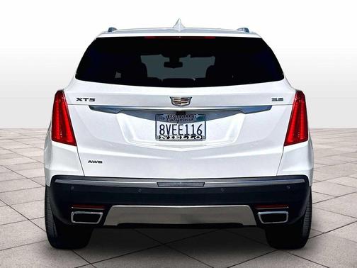 Crystal White Tricoat 2019 Cadillac XT5 Platinum