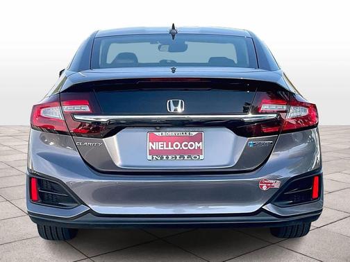 Modern Steel Metallic 2018 Honda Clarity Plug-In Hybrid Base