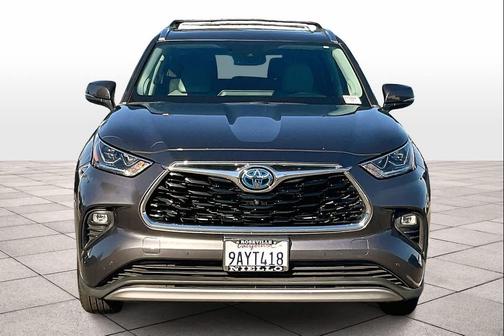 2022 Toyota Highlander Hybrid Platinum