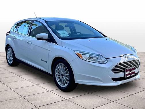White Platinum Metallic Tri-Coat 2018 Ford Focus Electric Base