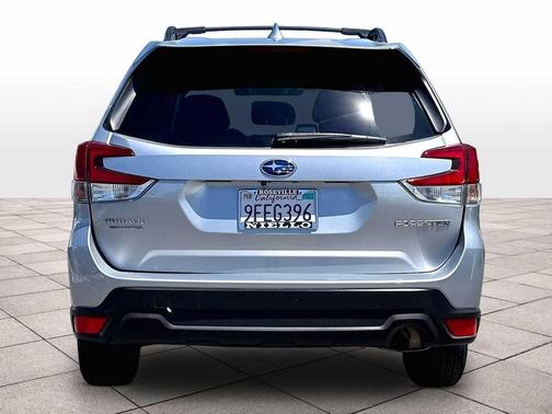Ice Silver Metallic 2023 Subaru Forester Premium