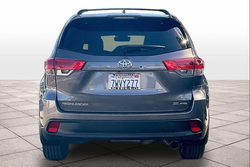 2017 Toyota Highlander SE