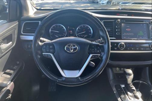 2017 Toyota Highlander SE