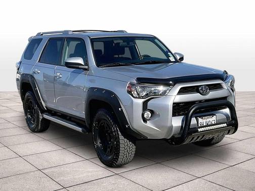 Classic Silver Metallic 2016 Toyota 4Runner SR5
