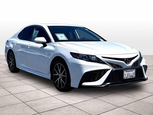 Ice Cap 2024 Toyota Camry SE