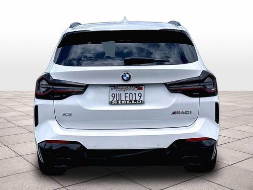 Mineral White Metallic 2024 BMW X3 M40i